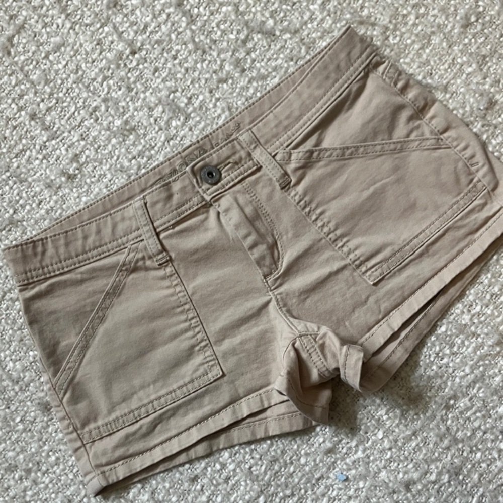 🌺Arizona Women’s Size 3 Khaki Chino Shorts
